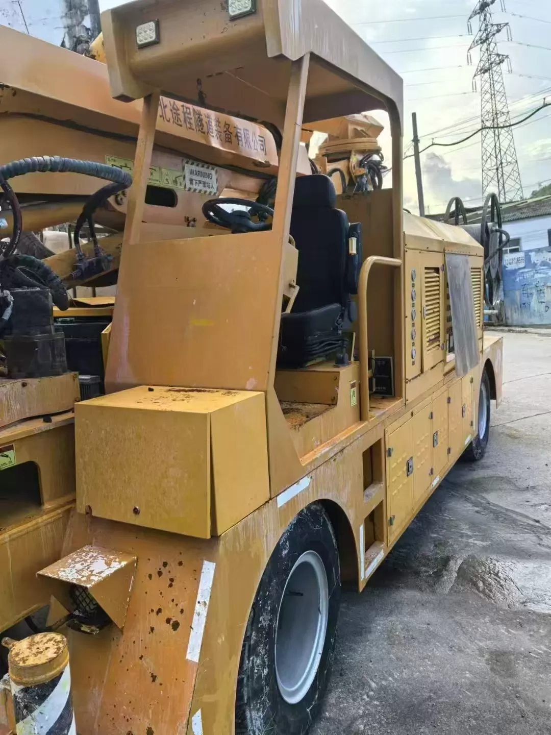 camion de pulvérisation de béton projeté, 30m3, machine de manipulation de béton projeté tuc3016n, pulvérisateur de béton pour la construction minière