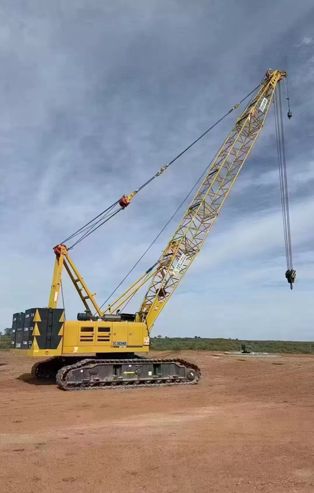 machine de levage 100t 2021 grue télescopique sur chenilles xcmg avec moteur célèbre