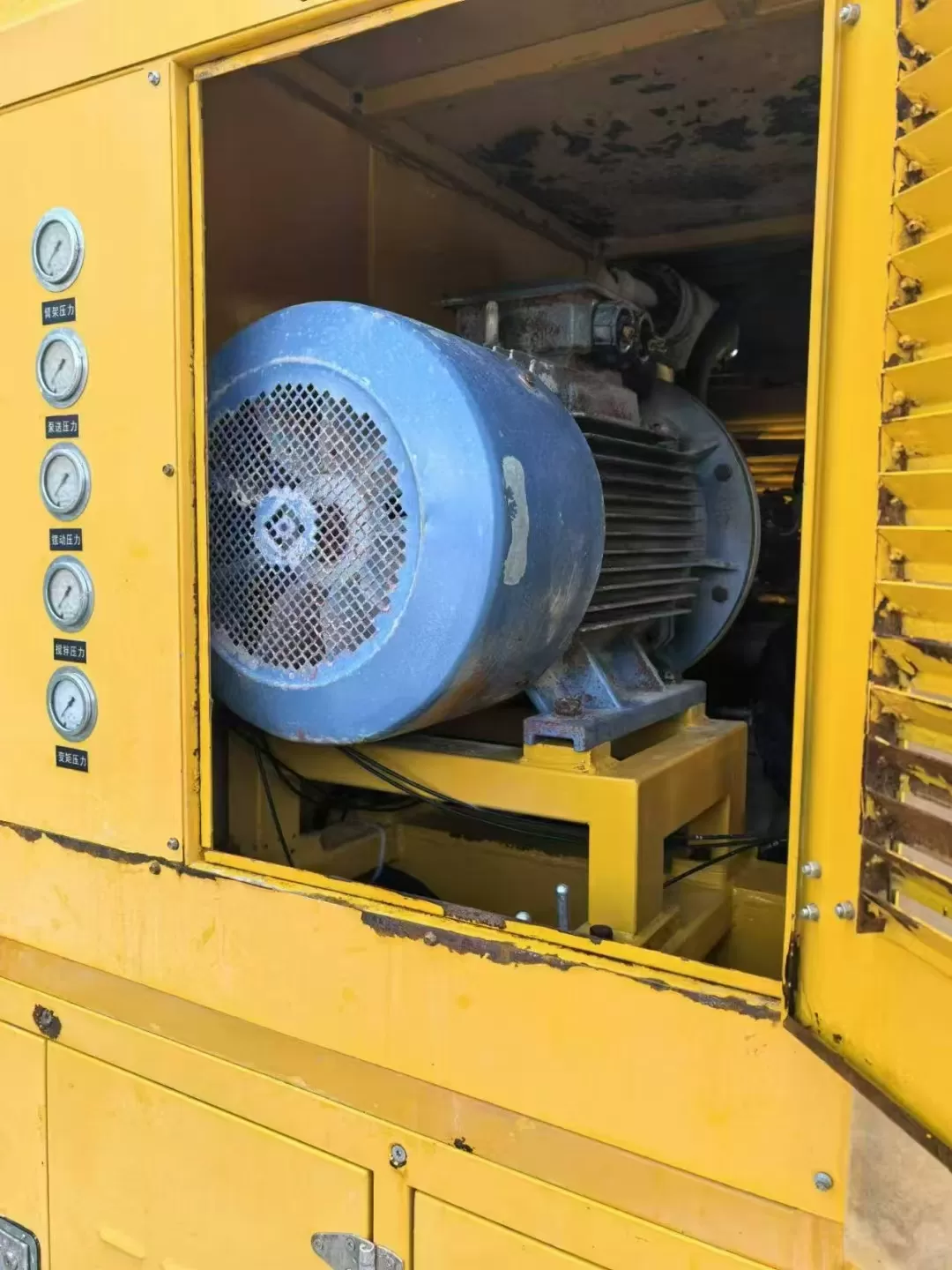 camion de pulvérisation de béton projeté, 30m3, machine de manipulation de béton projeté tuc3016n, pulvérisateur de béton pour la construction minière