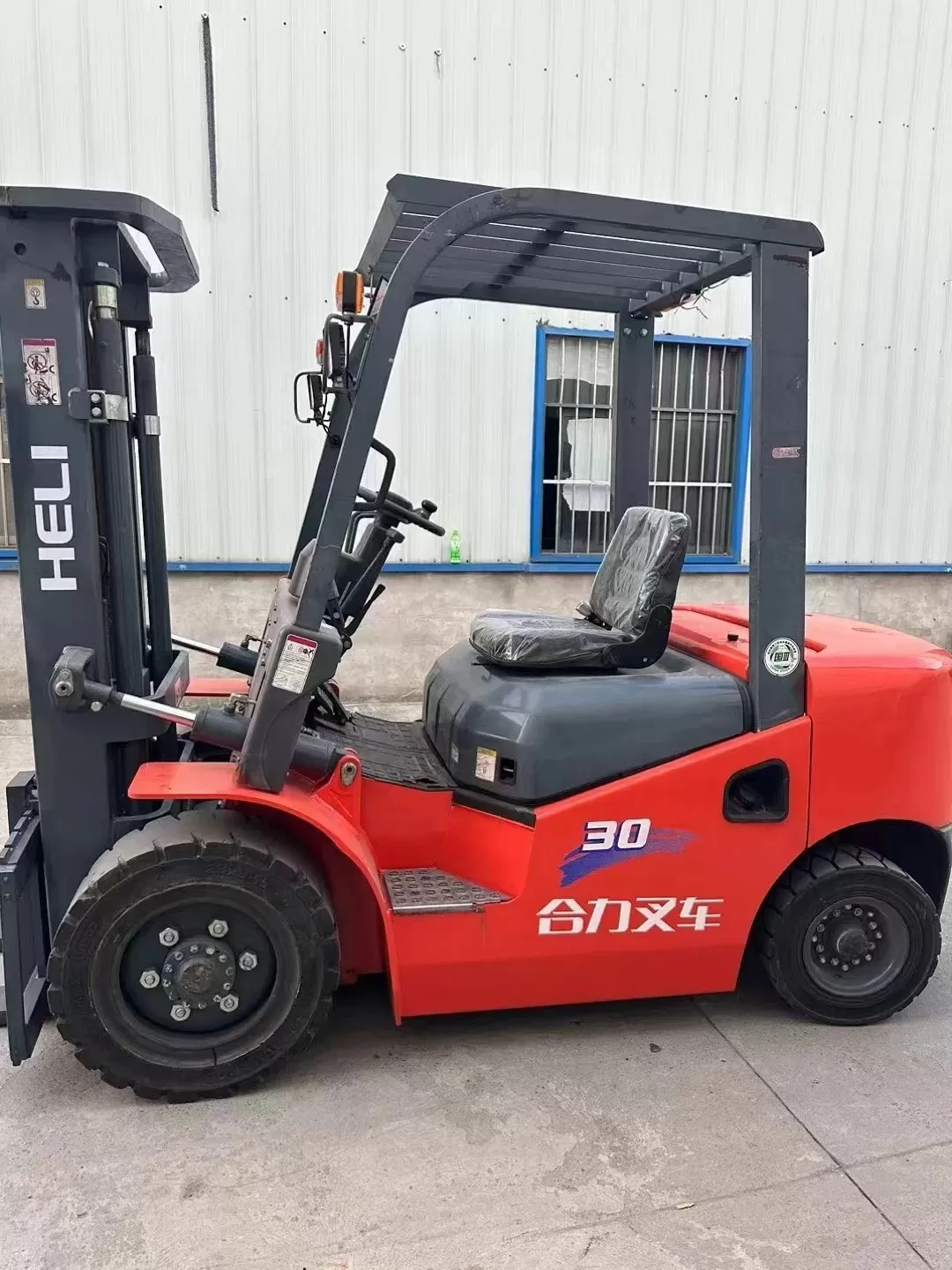 mini chariot élévateur diesel d'occasion heli 3ton forklift