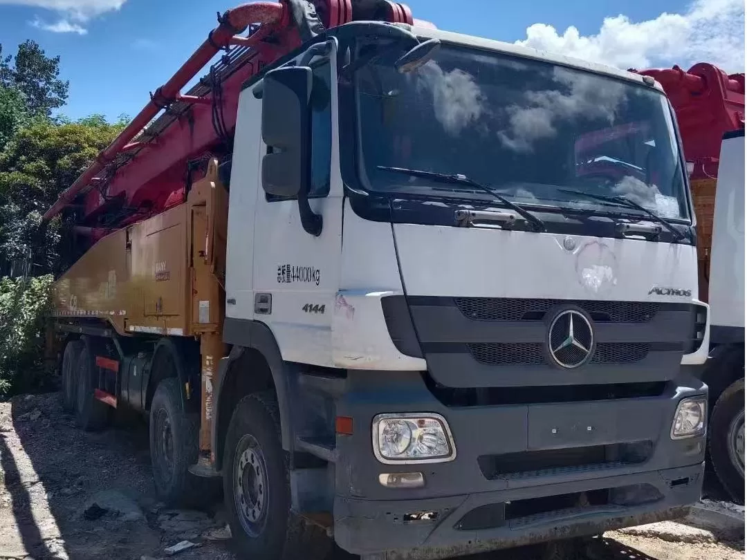 pompe à béton sany 2018 de haute qualité, pompe à béton montée sur camion de 56m, sur châssis benz