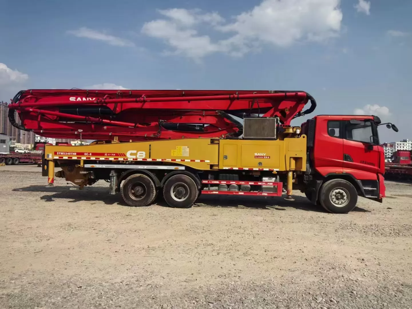 voiture de pompe à béton montée sur camion de pompe à flèche sany 2020 de qualité 49m sur châssis sany