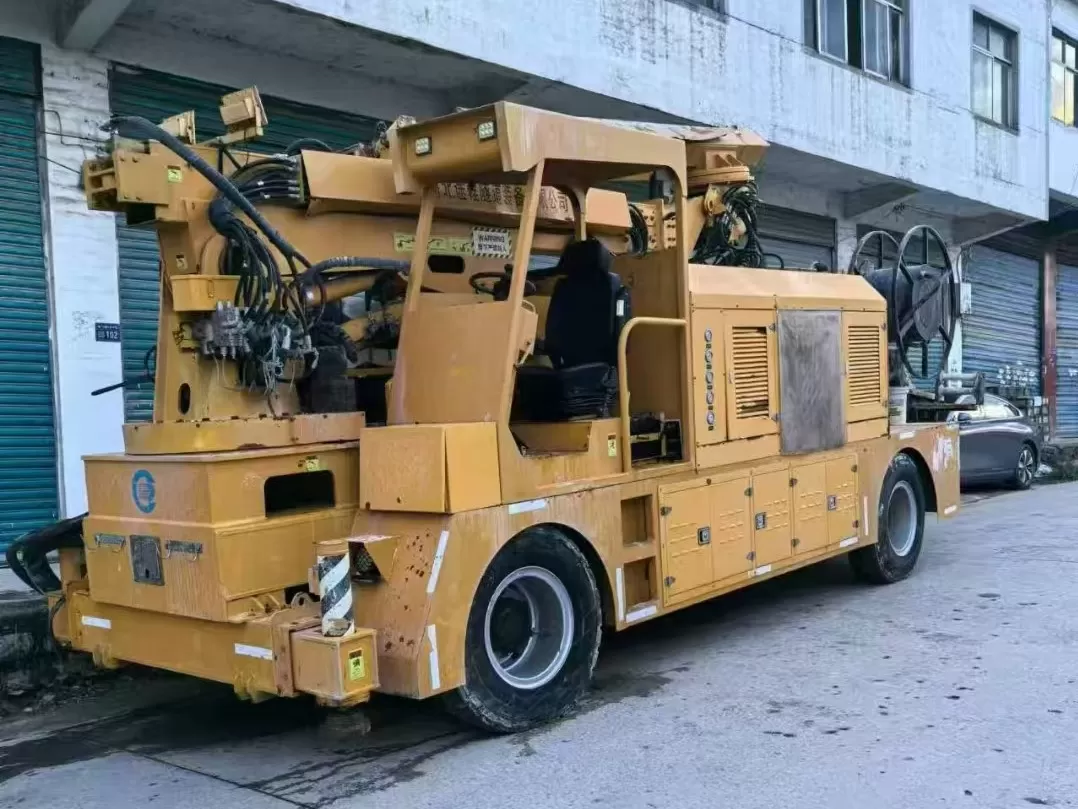 camion de pulvérisation de béton projeté, 30m3, machine de manipulation de béton projeté tuc3016n, pulvérisateur de béton pour la construction minière