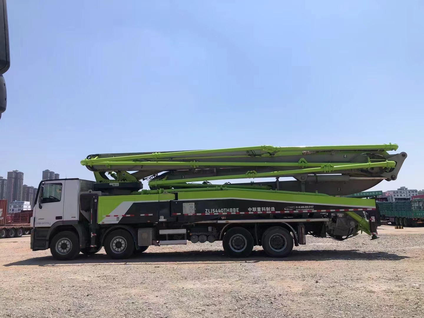 2019 zoomlion boom pump 56m voiture de pompe à béton montée sur camion sur châssis benz