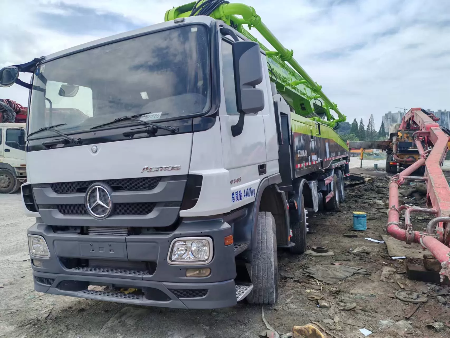 2012 zoomlion 56m boom pump camion-pompe à béton voiture sur châssis benz