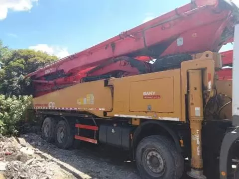 pompe à béton sany 2018 de haute qualité, pompe à béton montée sur camion de 56m, sur châssis benz