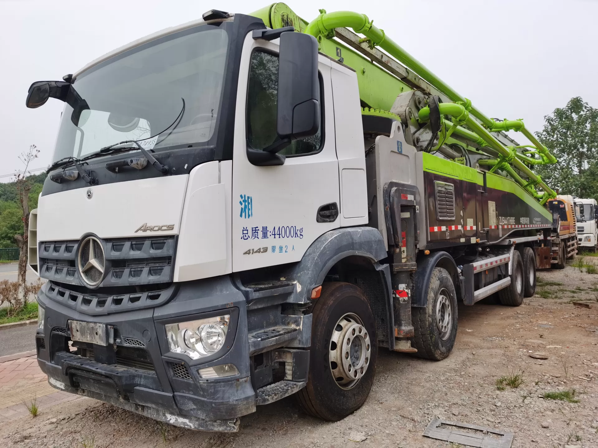 2020 zoomlion boom pump 63m pompe à béton montée sur camion sur châssis benz