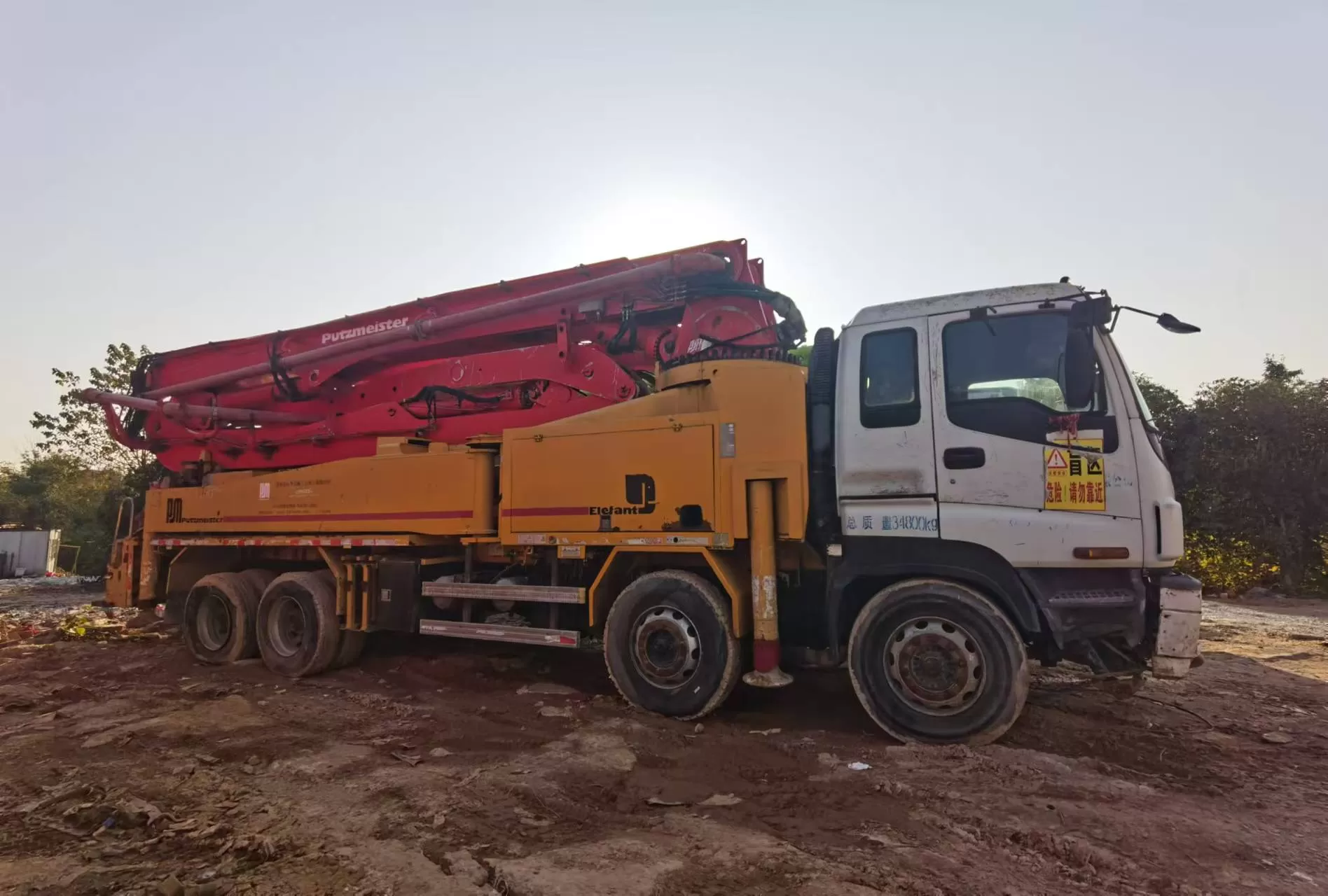 2010 putzmeister original bonne qualité 46m voiture de pompe à béton montée sur camion sur châssis isuzu