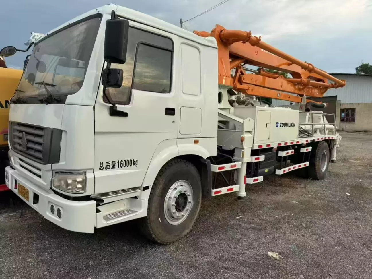 Camion-pompe de 25 m