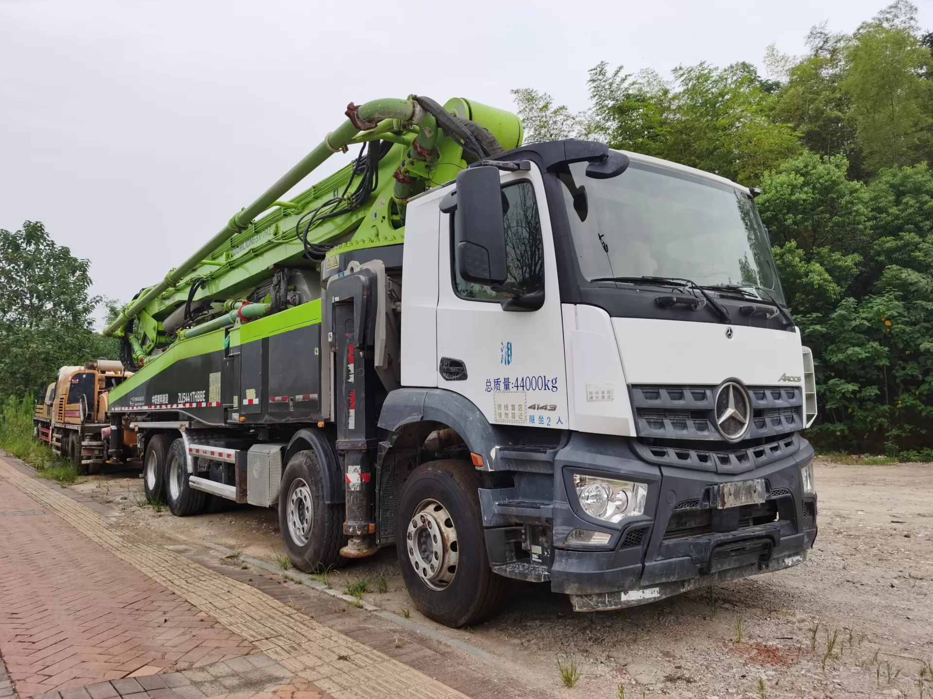 2020 zoomlion boom pump 63m pompe à béton montée sur camion sur châssis benz