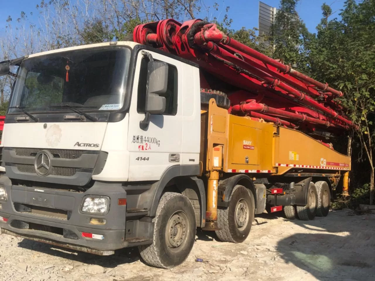 pompe à béton sany 2018 de haute qualité, pompe à béton montée sur camion de 56m, sur châssis benz