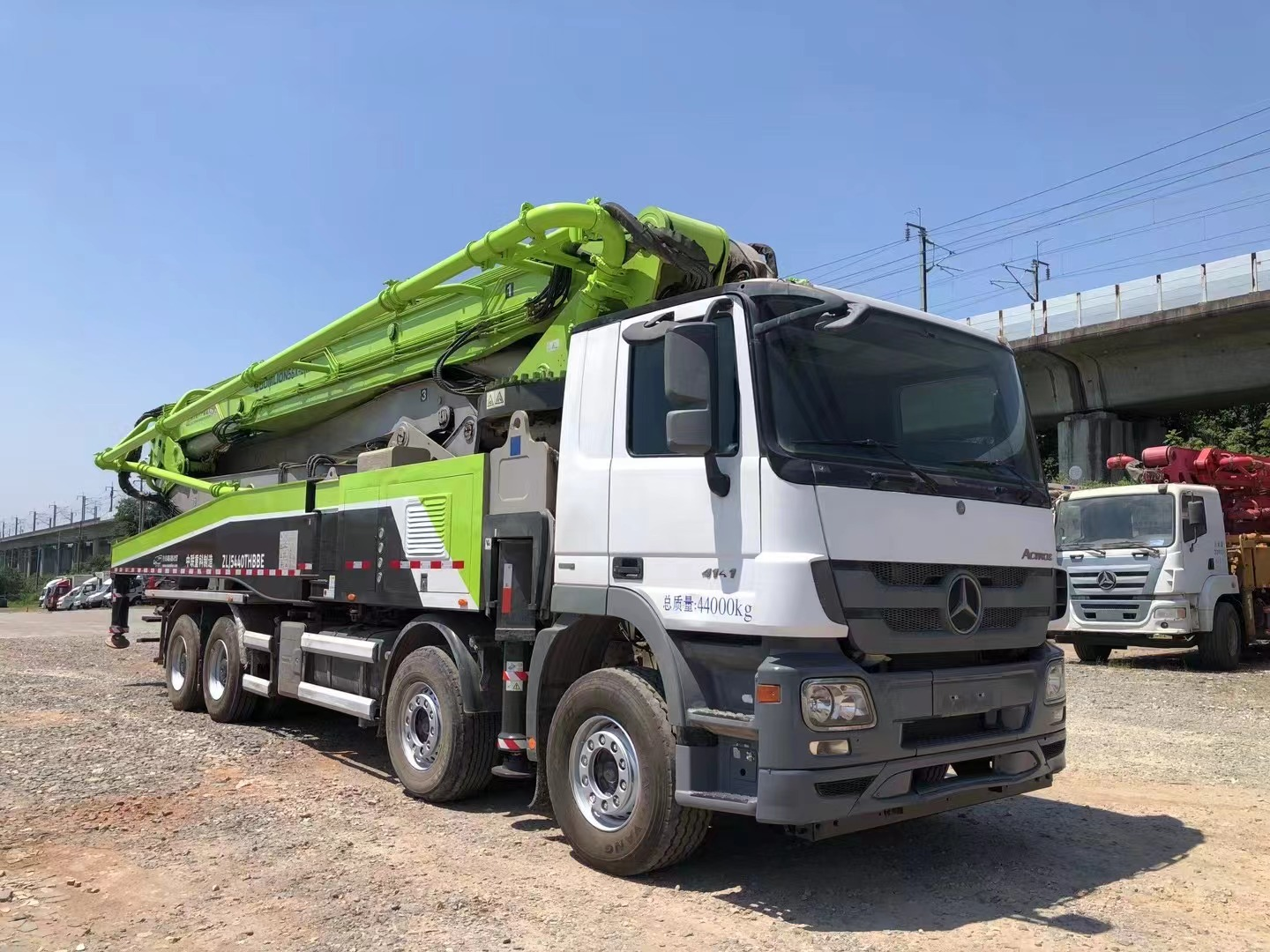 2019 zoomlion boom pump 56m voiture de pompe à béton montée sur camion sur châssis benz