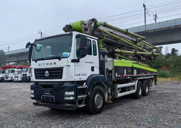 pompe à béton de haute qualité 2022, pompe à béton montée sur camion de 50m, sur châssis sitrak