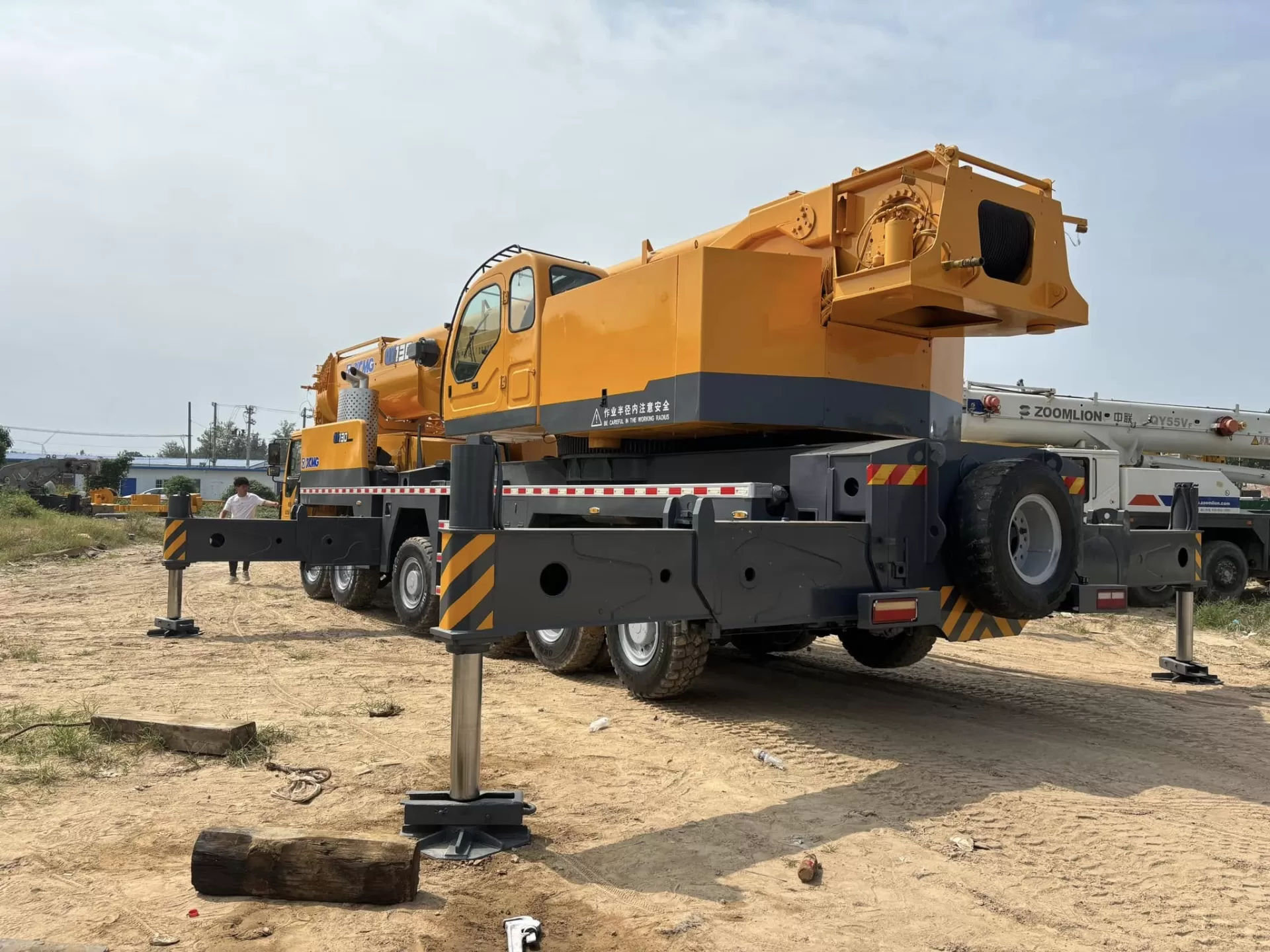 2012 remis à neuf xcmg 130t camion grue machine de levage grue à roues