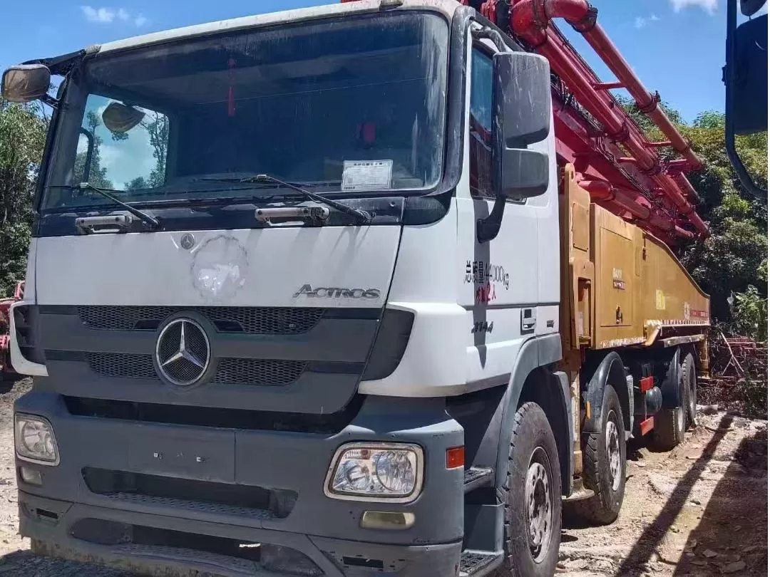 pompe à béton sany 2018 de haute qualité, pompe à béton montée sur camion de 56m, sur châssis benz