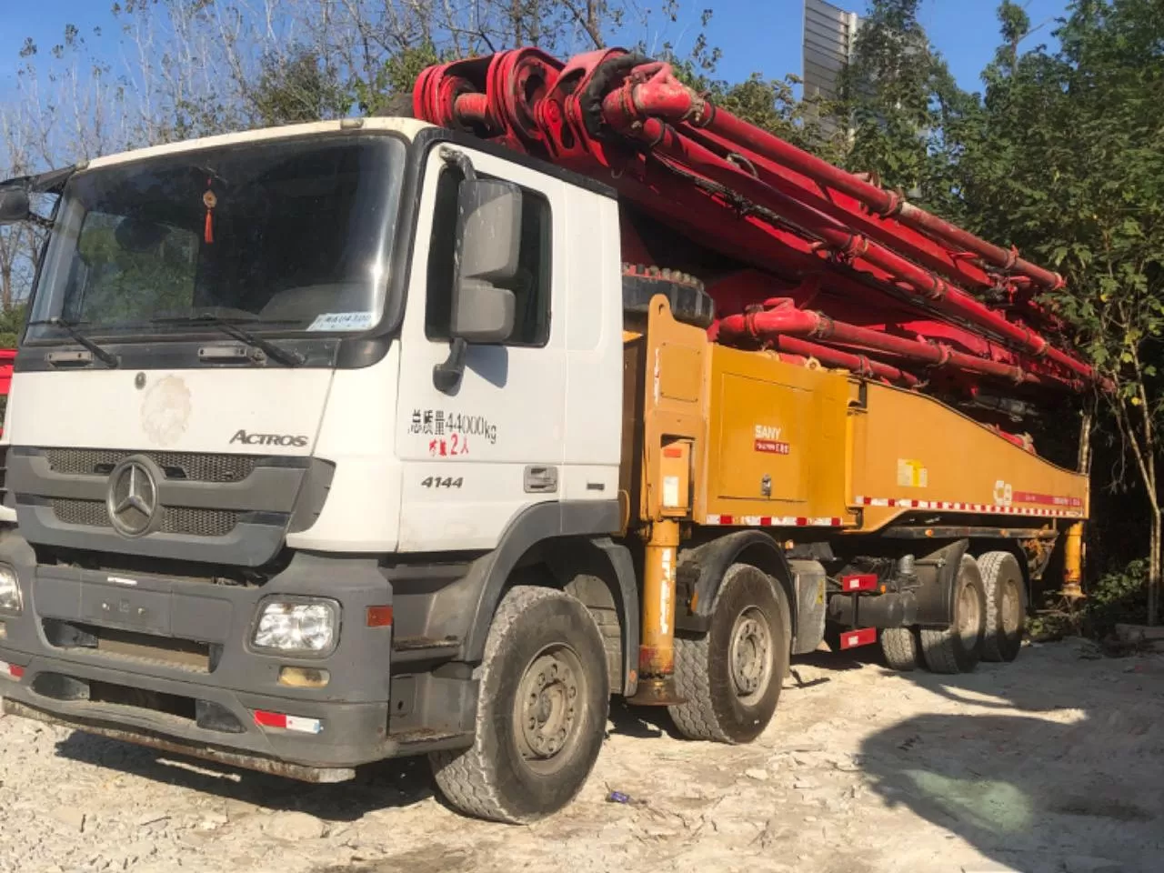 pompe à béton sany 2018 de haute qualité, pompe à béton montée sur camion de 56m, sur châssis benz