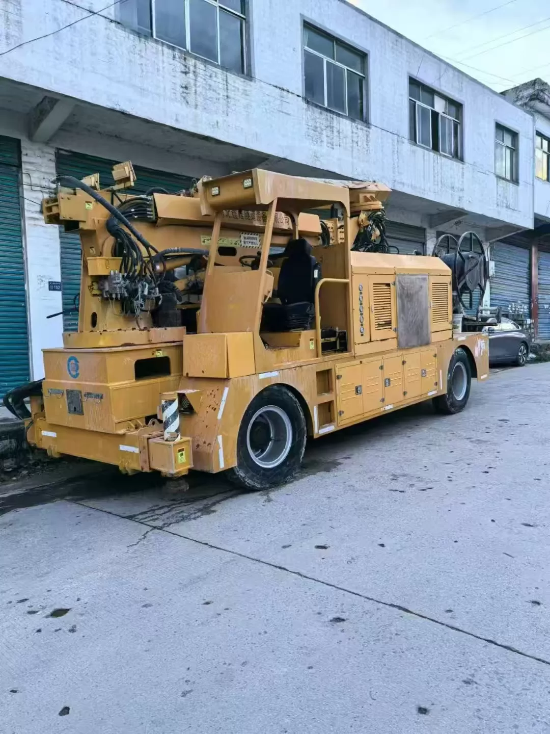 camion de pulvérisation de béton projeté, 30m3, machine de manipulation de béton projeté tuc3016n, pulvérisateur de béton pour la construction minière